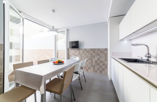 El Alquian House | Holiday Home 'De La Abuelita Jose' with Mountain View, Wi-Fi and Air Conditioning