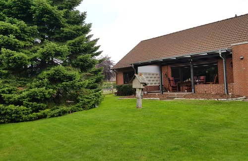 Rehm-Flehde-Bargen House | Holiday Home 'Dörpshus-Bargen' with Private Terrace, Private Garden and Wi-Fi