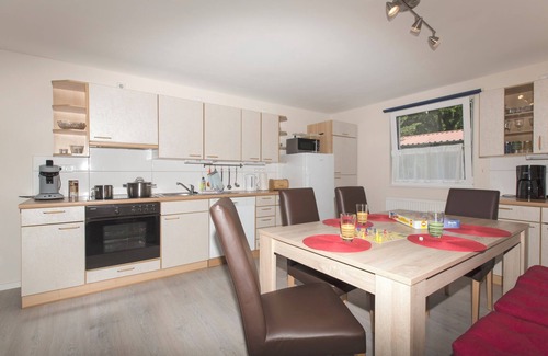 Lochow House | Holiday Home 'Ferienhaus Großtrappe, Barrierefrei' with Private Terrace, Private Garden and Wi-Fi