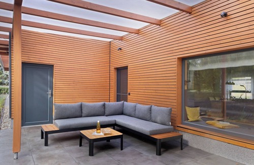 Lochow House | Holiday Home 'Mond am See' with Lake View, Private Terrace and Wi-Fi