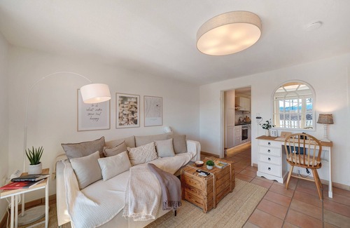 Burkheim House | Holiday Home 'Burkheim' with Balcony, Wi-Fi and Private Gym