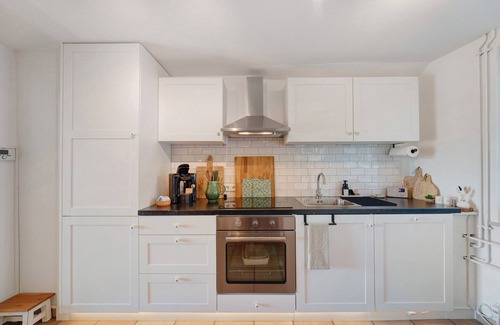 Burkheim House | Holiday Home 'Burkheim' with Balcony, Wi-Fi and Private Gym