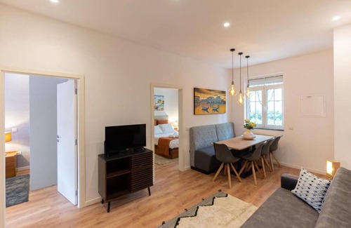 Boavista House | Holiday Home 'Dellarose Max' with Private Terrace, Wi-Fi and Air Conditioning
