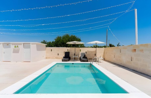 Torre Ovo House | Holiday Home 'Dilauro Con Piscina 2' with Shared Pool, Shared Terrace and Air Conditioning