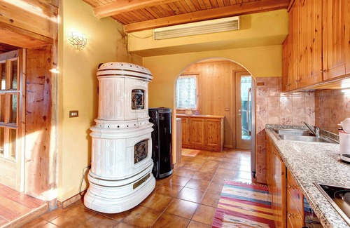 Valdidentro House | Holiday Home 'Dolce Casa Vicino A Bormio' with Mountain View, Private Garden and Wi-Fi