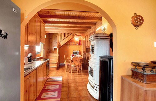 Valdidentro House | Holiday Home 'Dolce Casa Vicino A Bormio' with Mountain View, Private Garden and Wi-Fi