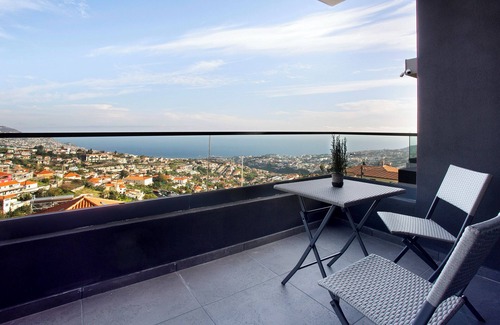 Sao Roque House | Holiday Home 'Dream View' with Sea View, Private Terrace and Wi-Fi