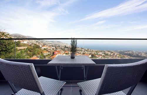 Sao Roque House | Holiday Home 'Dream View' with Sea View, Private Terrace and Wi-Fi