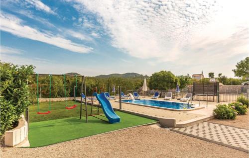 Duge Njive House | Holiday Home Duge Njive With Outdoor Swimming Pool 312