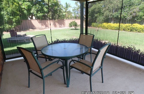 Innes Park House | Holiday Home - easy Walk to Beach, Park, 10 min drive to Bargara, Mon Repos