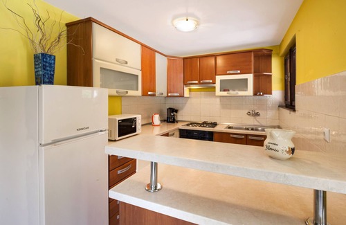 Modrusani House | Holiday home Ecio, with a large garden, surrounded by nature, fully fenced
