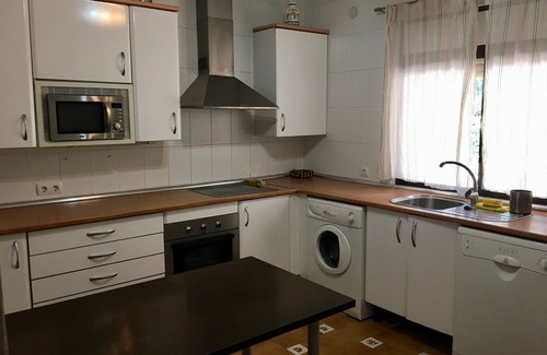 Valdemorillo House | Holiday Home 'El Bolero De Brasal' with Private Pool, Wi-Fi and Air Conditioning