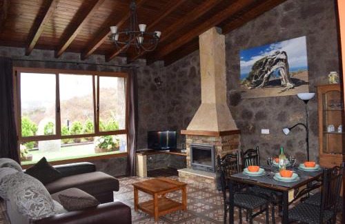 Santa Maria de Guia de Gran Canaria House | Holiday Home El Brezal