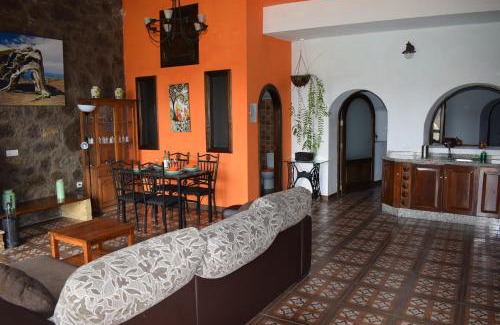 Santa Maria de Guia de Gran Canaria House | Holiday Home El Brezal