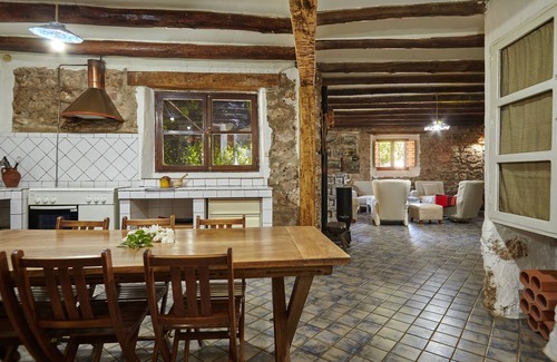 Beas de Segura House | Holiday Home 'El Soto' with Mountain View, Private Pool and Wi-Fi