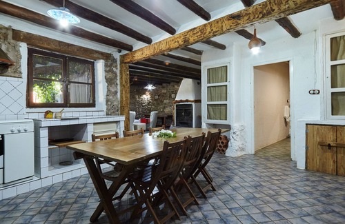 Beas de Segura House | Holiday Home 'El Soto' with Mountain View, Private Pool and Wi-Fi
