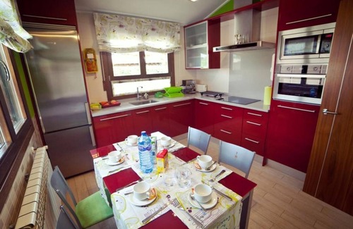 Ocenilla House | Holiday Home 'El Mirador De La Toba' with Private Terrace, Private Garden and Wi-Fi
