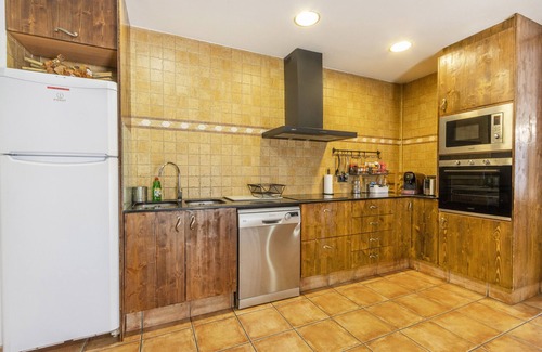 Puigreig House | Holiday Home 'El Puig De Fonollet' with Mountain View, Wi-Fi and Air Conditioning