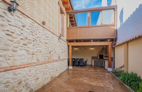 Coca House | Holiday Home 'El Señorio De Los Fonseca' with Private Terrace, Wi-Fi and Air Conditioning