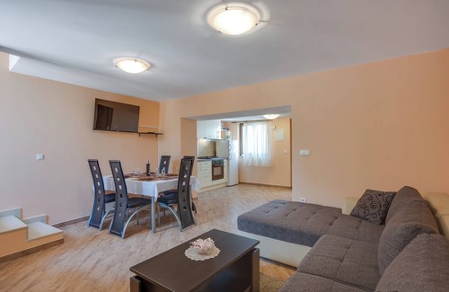 Vabriga House | Holiday Home Ema