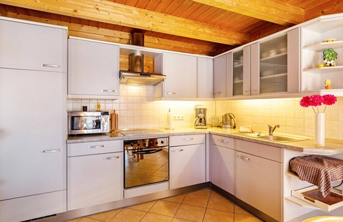 Steinbild House | Holiday Home 'Emslandstube' with Lake View, Private Terrace and Private Garden