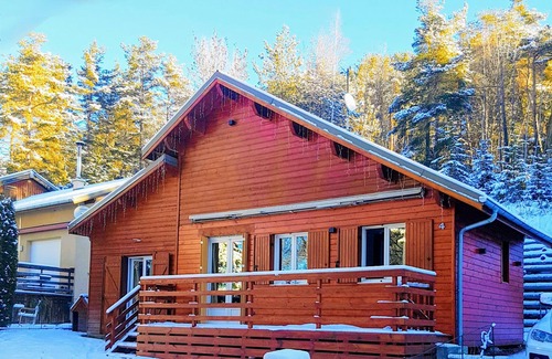 Seyne House | Holiday Home 'Entier Avec Spa 6 Personnes' with Mountain View, Wi-Fi and Air Conditioning