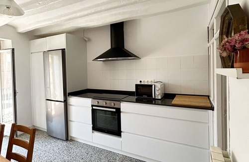 Morentin House | Holiday Home 'Enara-enea' with Private Garden, Balcony and Wi-Fi