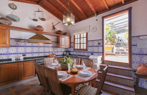 El Guincho House | Holiday Home "Casa Pedro" with Terraces, Panoramic Sea View and Wood Stove