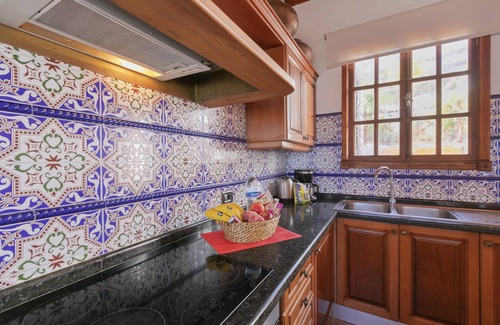 El Guincho House | Holiday Home "Casa Pedro" with Terraces, Panoramic Sea View and Wood Stove