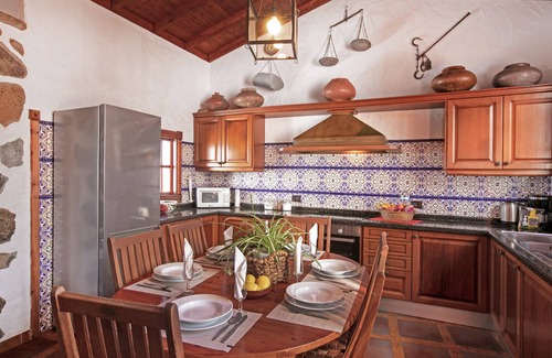El Guincho House | Holiday Home "Casa Pedro" with Terraces, Panoramic Sea View and Wood Stove