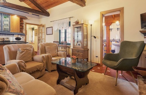 La Pola de Gordon House | Holiday Home 'El Corredor 1' with Private Terrace, Private Garden and Wi-Fi