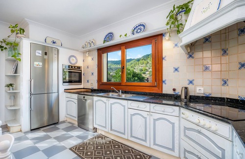 Mancor de la Vall House | Holiday Home 'Son Apiana' with Mountain View, Wi-Fi and Air Conditioning