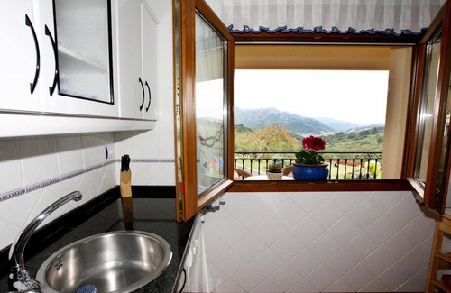 San Juan de Parres House | Holiday Home 'Supereda' with Mountain View, Private Terrace and Wi-Fi
