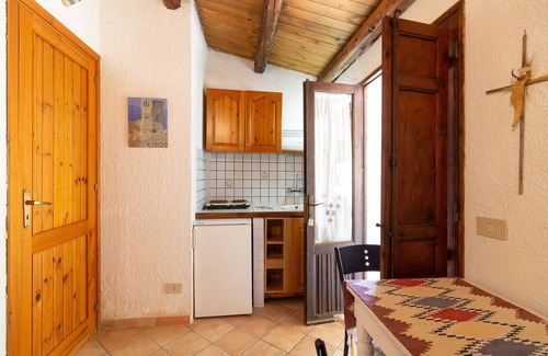 Buseto Palizzolo House | Holiday Home 'Fattoria Spezia - Nespola' with Shared Pool, Shared Garden & Wi-Fi