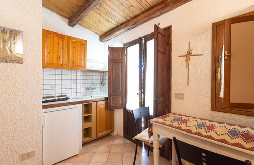 Buseto Palizzolo House | Holiday Home 'Fattoria Spezia - Nespola' with Shared Pool, Shared Garden & Wi-Fi