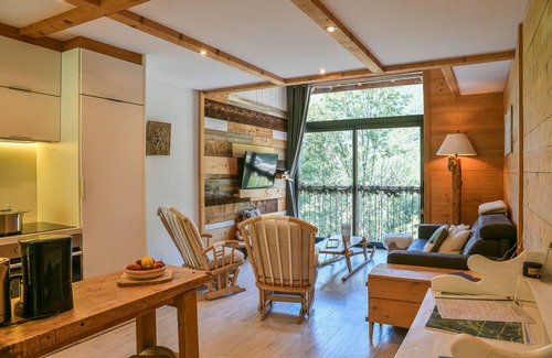 Aillon-le-Jerune House | Holiday Home 'Fayard' with Mountain View, Private Terrace and Wi-Fi