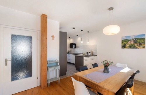 Thur House | Holiday Home 'Family' with Shared Terrace and Wi-Fi