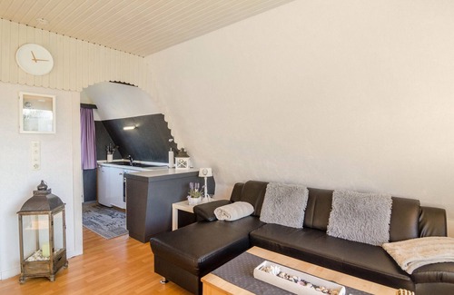 Sudbrookmerland House | Holiday Home 'Ferienhaus Kron' with Shared Terrace, Shared Garden and Wi-Fi