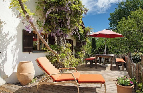 Munchen District House | Holiday Home 'Ferienhaus Auszeithaus' with Private Terrace, Private Garden and Wi-Fi