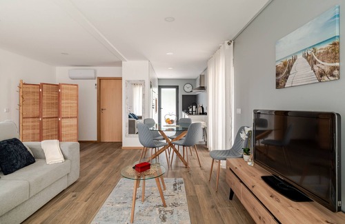 Molares House | Holiday Home 'Felicidade' with Mountain View, Wi-Fi and Air Conditioning