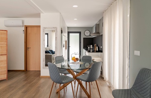 Molares House | Holiday Home 'Felicidade' with Mountain View, Wi-Fi and Air Conditioning