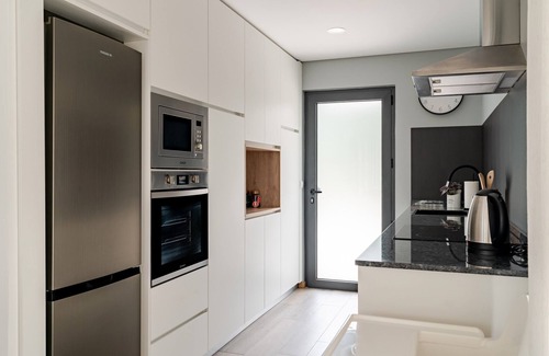 Molares House | Holiday Home 'Felicidade' with Mountain View, Wi-Fi and Air Conditioning