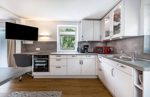 Bad Bodenteich Apartment | Holiday Home 'Ferienwohnung Am See' with Lake View, Private Terrace and Wi-Fi