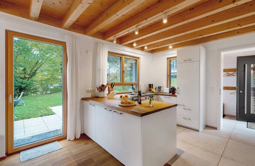 Huzenbach House | Holiday Home 'Ferienhaus Lug Ins Tal' with Mountain View, Private Terrace and Wi-Fi