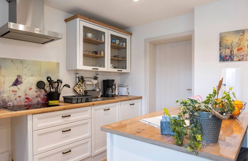 Blankenhain House | Holiday Home 'Ferienhaus Kirsch' with Private Terrace, Private Garden and Wi-Fi