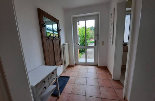 Brunsbuttel House | Holiday Home 'Ferienhaus Sprante' with Private Terrace, Private Garden and Wi-Fi