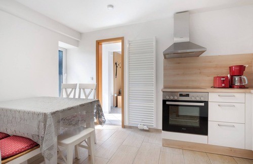 Groskoschen House | Holiday Home 'Ferienhaus' with Private Terrace, Shared Garden and Wi-Fi