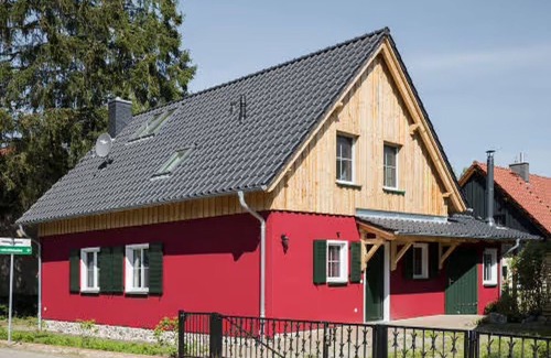 Oberhavel House | Holiday Home 'Ferienhaus Haussee' with Lake View, Private Terrace and Wi-Fi