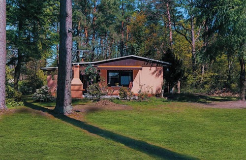 Bohmerheide House | Holiday Home 'Ferienhaus Nachtigall' with Private Terrace, Garden and Wi-Fi
