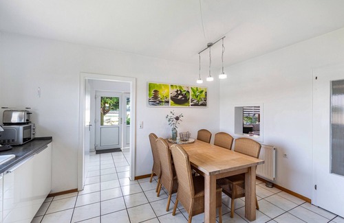 Wachtendonk House | Holiday Home 'Ferienhaus Am See' with Lake View, Private Terrace and Wi-Fi